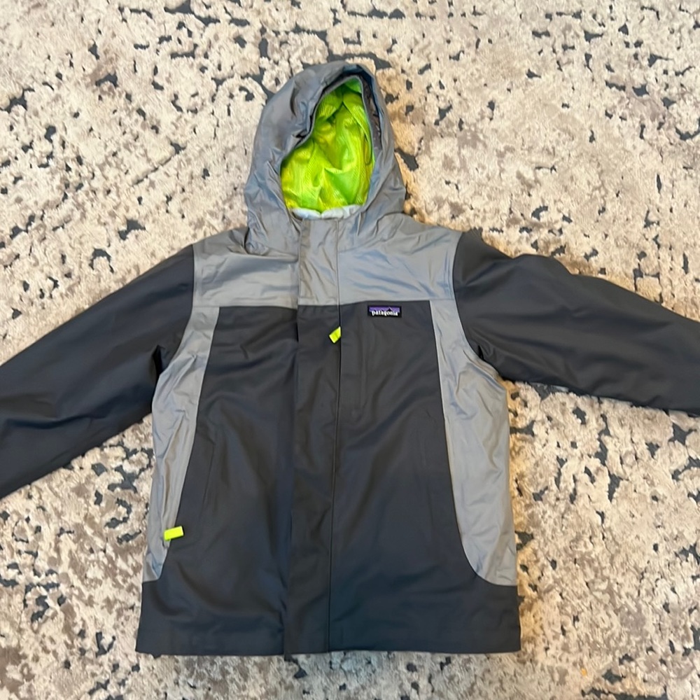 Patagonia Boy’s Small (7-8) winter coat. Outer shell with zip in liner.